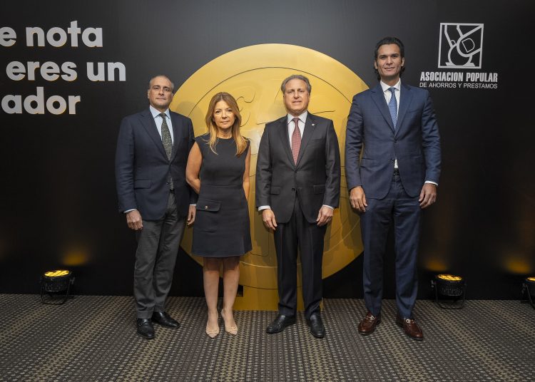 Lawrence Hazoury, Mónica Armenteros, Gustavo Ariza y Serguey Forcade. - Fuente externa.