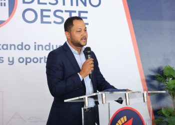 Leandro Mieses, gerente general de Expo Feria Destino Oeste, durante el anuncio de la actividad empresarial.