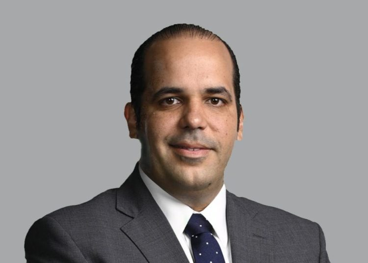 Leandro Villanueva cursó estudios en Administración de Empresas (Finanzas y Riesgos) en St. Mary’s University, en Estados Unidos, y posee un MBA de la Universidad de Miami.