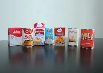 Sobre la competencia que se ha abierto en el mercado de las leches evaporadas, José Luis Ravelo, productor del programa Almuerzo de Negocios, considera que Carnation ha perdido participación y que está en su peor momento.  | Ronny Cruz