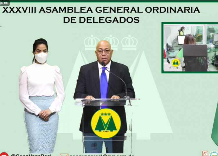 Yanio Concepción, presidente ejecutivo de Cooperativa Vega Real, en la presentación de su informe ante la 38 Asamblea General de Delegados.