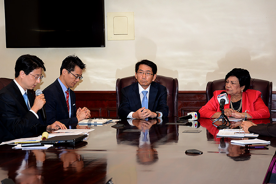 ligia amada melo, ministra de educación superior, ciencia y tecnología. hangu oh embajador de korea en rep