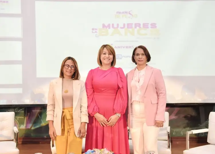 Lilian Tejeda, Rosanna Ruíz y Patria Reyes.