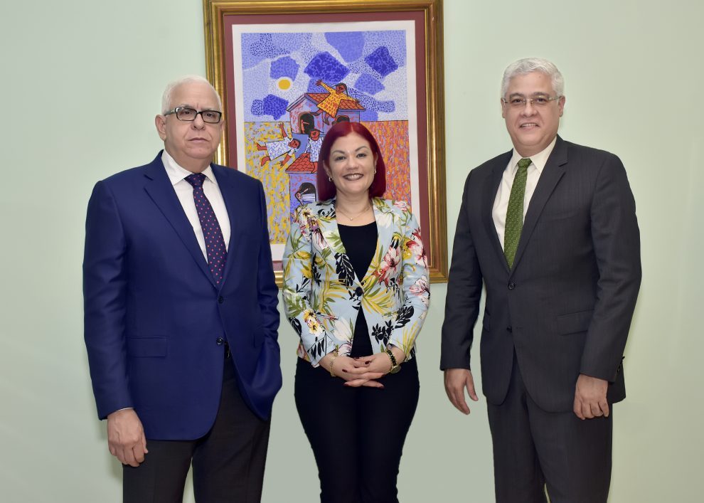 los ejecutivos de confisa silvestre aybar sánchez zurina lench y silvestre aybar mota