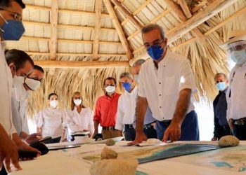 El presidente Luis Abinader durante su visita en Pedernales. | Fuente externa.