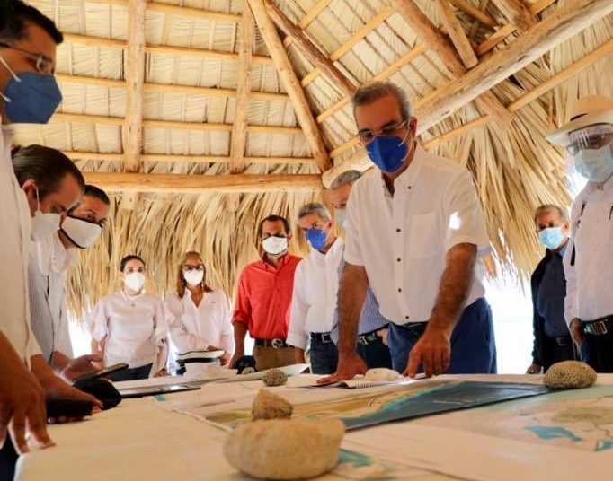El presidente Luis Abinader durante su visita en Pedernales. | Fuente externa.
