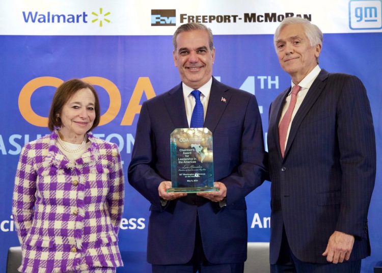 Abinader se convierte en el primer mandatario dominicano en recibir este premio.
