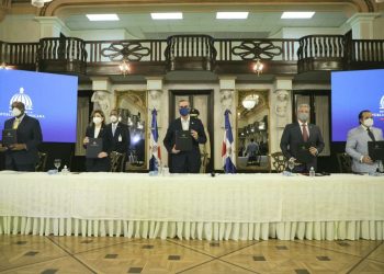 Luis Abinader durante la firma del pacto eléctrico. | Fuente externa.