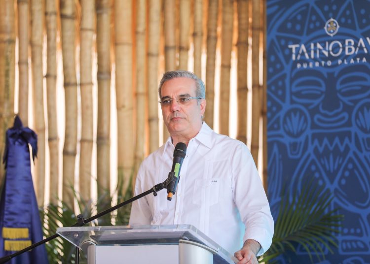 Luis Abinader durante la inaguración de la segunda fase del puerto turístico Taíno Bay en Puerto Plata. | Fuente externa.