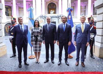 El Presidente 
Luis Abinader
 participó en una reunión de negocios con empresarios argentinos para la promoción del comercio e inversiones, bajo la coordinación del Ministro de Relaciones Exteriores de Argentina, 
Santiago Cafiero. | Fuente externa.