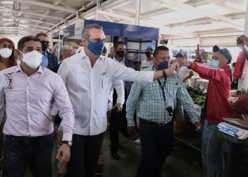 Luis Abinader en el Merca Santo Domingo