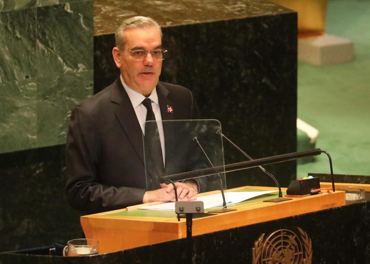 El jefe de Estado aseguró que en 2023 el país incrementó las atenciones médicas a inmigrantes haitianos.
