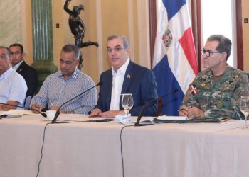 Abinader encabezó una reunión de coordinación con las principales instituciones, ministerios y direcciones generales del gobierno, como parte del protocolo de prevención ante la amenaza del huracán Beryl.