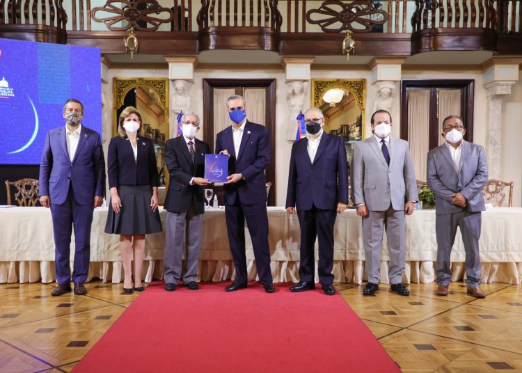 Luis Abinader pacto del agua