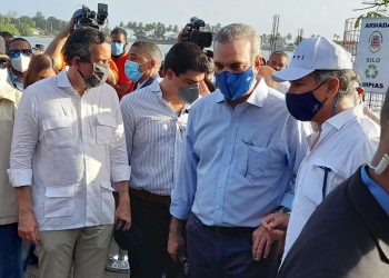 El presidente Luis Abinader y  el empresario Carlos José Martí. | Lésther Álvarez.