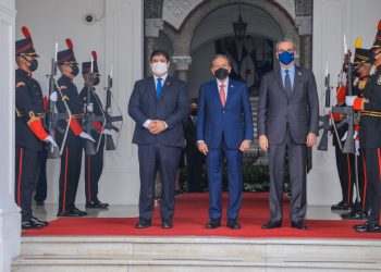 El presidente Luis Abinader fue recibido en octubre por su homólogo panameño, Laurentino Cortizo, en un encuentro en el que también participó el presidente de Costa Rica, Carlos Alvarado. | Fuente externa.