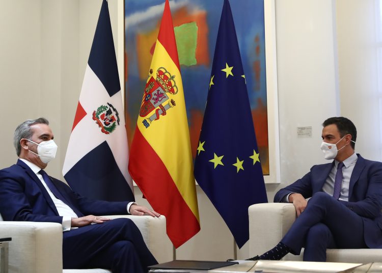 Luis Abinader y Pedro Sánchez