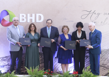 Luis Lembert, Josefina Navarro, Steven Puig, Verónica Sención, Elsa Núñez y Luis Molina Achécar. - Fuente externa.