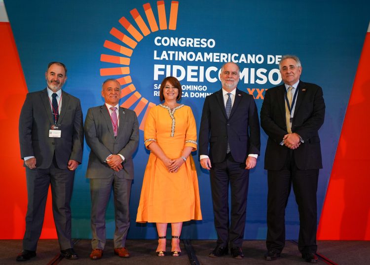 Luis Zelaya, Camell Cury, Rosanna Ruiz, Alejandro Fernández W. y Giorgio Trettenero. | Fuente externa.