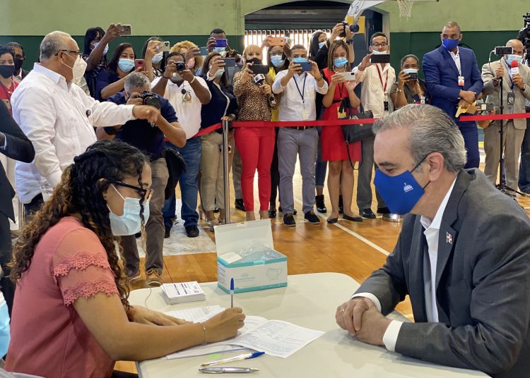 Luis abinader vacuna