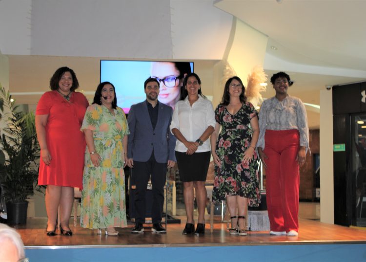 Luisa Bernhardt, Nellys Sánchez, Arturo López Valerio, Thais Herrera, Jacqueline Zorrilla y Nadia Tolentino