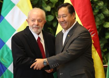 El mandatario brasileño llegó a Bolivia en la víspera luego de participar con su homólogo Luis Arce en la Cumbre de Jefes de Estado del Mercosur, bloque al que Bolivia recién se adhirió recientemente como miembro pleno.
