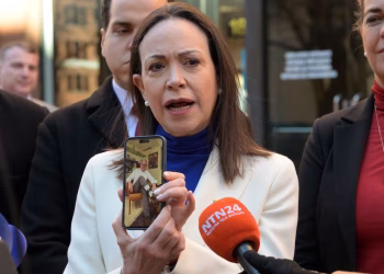 La dirigente opositora ha indicado así que "para todo esto voy a regresar en pocas semanas a Venezuela", asegurando que "llegaremos para trabajar juntos.