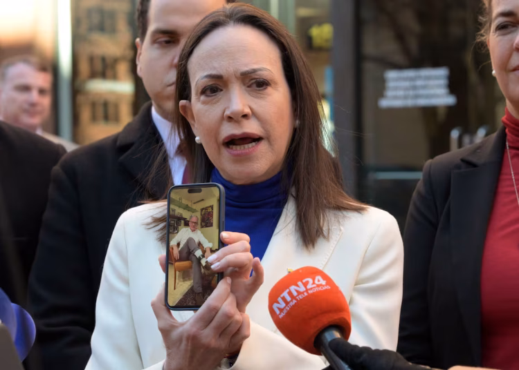 La dirigente opositora ha indicado así que "para todo esto voy a regresar en pocas semanas a Venezuela", asegurando que "llegaremos para trabajar juntos.