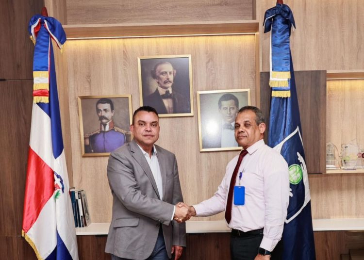 Lachapelle Carreras es doctor en Medicina y cirujano general, con entrenamiento en vías digestivas, cirugía laparoscópica y cirugía de cabeza y cuello.