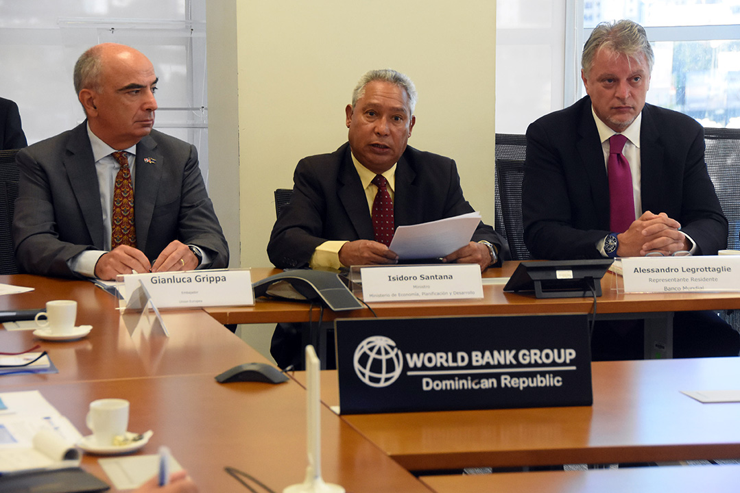 mepyd y banco mundial realizan lanzamiento de informacion geoespacila 05