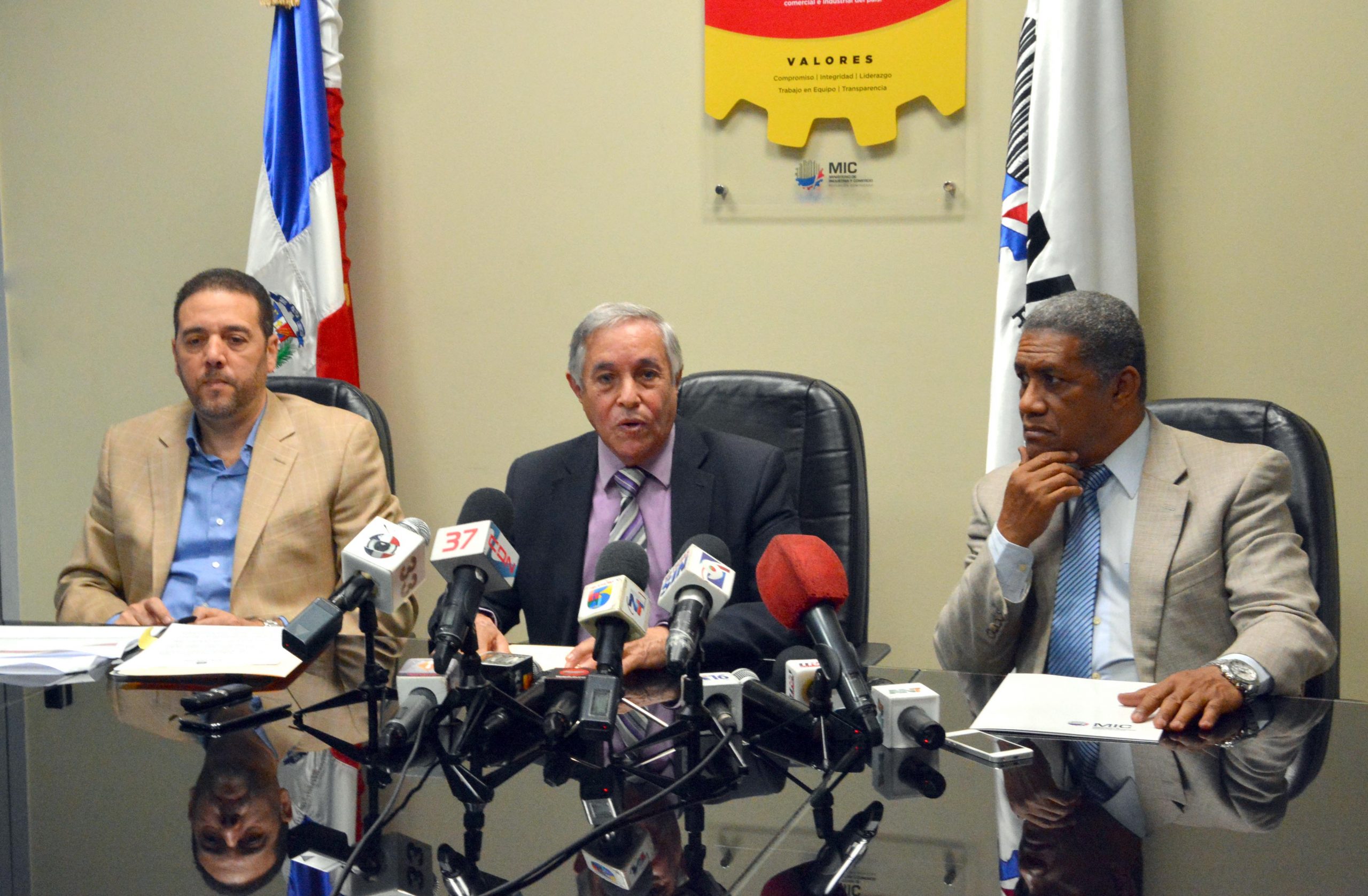 mic prohíbe a distribuidoras abastecer de combustibles a estaciones de expendio que no cuenten con licencia de operación