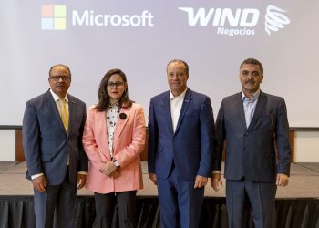 José Clase, presidente Wind Telecom; Marlene Dietsh, gerente Microsoft Cloud; Damian Báez, vicepresidente Wind y Osvaldo Flores, director de Mercadeo.