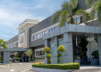 La deuda del sector público financiero, es decir, la del Banco Central, pasó de US$11,124.3 millones en septiembre de 2020 a US$15,696.1 millones al cierre del tercer trimestre de este año.