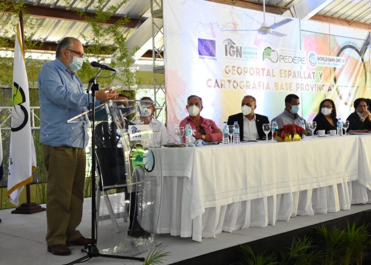 El ministro de Economía, Planificación y Desarrollo, Miguel Ceara Hatton.