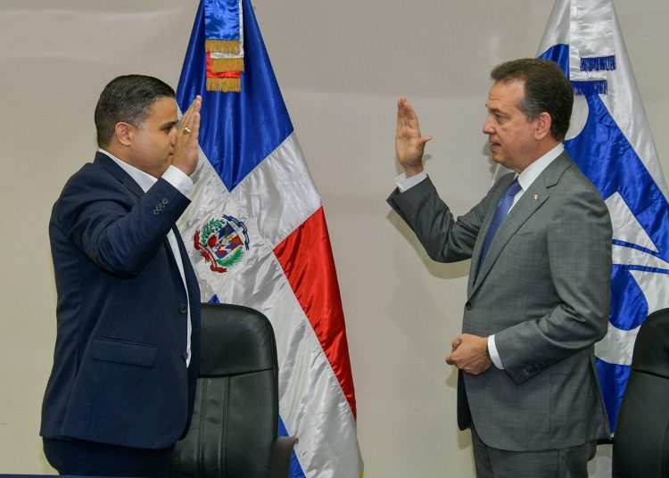 Bisonó durante la juramentación de Néstor Julio Matos. - Fuente externa.