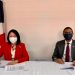 Rosa Rita Álvarez, directora ejecutiva de Mujeres en Desarrollo Dominicana (MUDE), y Mockbul Ali OBE, embajador extraordinario y plenipotenciario del Reino Unido.