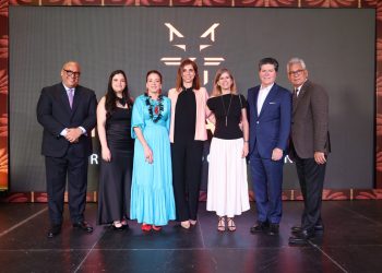Franklin Lithgow, presidente del Consejo Macarfi República Dominicana;  Carolina Ros, gerente de Operaciones Macarfi República Dominicana; María del Mar Ortega de Lithgow, CEO Macarfi República Dominicana; Cristina Arana, vicepresidenta ejecutiva Macarfi España; Cristina Carreras, guía Macarfi España; Sr. Luis Ros, presidente de la Academia Dominicana de Gastronomía; y Johnny Núñez, miembro de la directiva Macarfi República Dominicana.