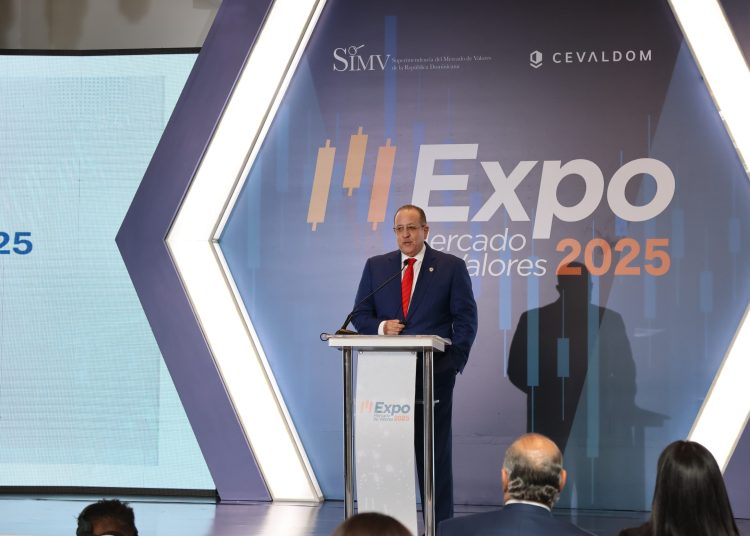 El ministro de Hacienda y Economía puntualizó que “tenemos que hacer lo que sea necesario para que la economía crezca más”. / FOTO: Ronny Cruz