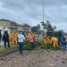 Brigada de la Alcaldía del Distrito Nacional trabajando para remover los escombros provocados por la colisión del mar con el malecón tras el paso de la tormenta Elsa. | Fuente externa.