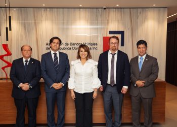 Manuel González, Ricardo Llaudes, Rosanna Ruiz, Nate Arnold y Julio Lozano.