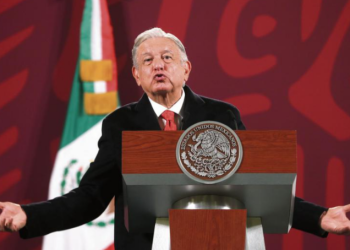 El aumento de la deuda como proporción del PIB durante la gestión de López Obrador es menor al de los sexenios de Enrique Peña Nieto (2012-2018), cuando se elevó 8 puntos porcentuales, y de Felipe Calderón (2006-2012), cuando subió 7.4 puntos.