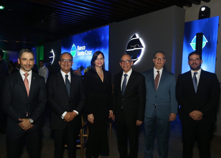 De izquierda a derecha, Manuel Martínez, Rafael Jiminián, Lexy Collado, Fausto Pimentel Peña, Eduardo Marrero y Fausto Pimentel.