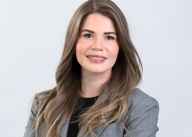 Marguerite Brown-Socia de Impuestos y Servicios Legales.