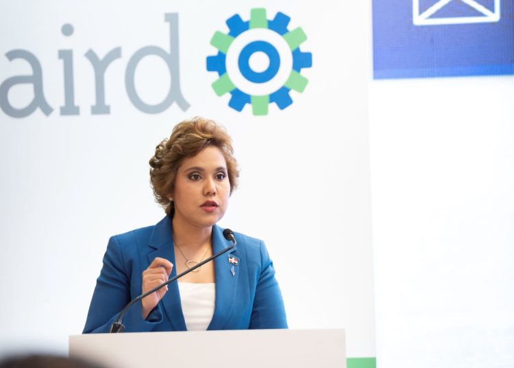 La presidente de ProCompetencia, María Elena Vásquez, explica anteproyecto de reforma a Ley 42-08 incorpora un régimen general de concentraciones en el país.