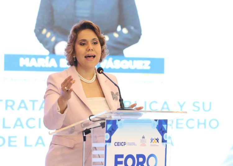 Vásquez Taveras resalta el impacto del “Semáforo Colusorio” y “Analiza tu Pliego” para evitar sobrecostos al Estado.