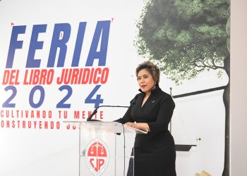 La funcionaria dictó la conferencia “El impacto de la libre competencia en la actividad económica y el bienestar social” en la Feria del Libro Jurídico 2024 organizada por la Facultad de Ciencias Jurídicas y Políticas de la Universidad Autónoma de Santo Domingo (UASD).
