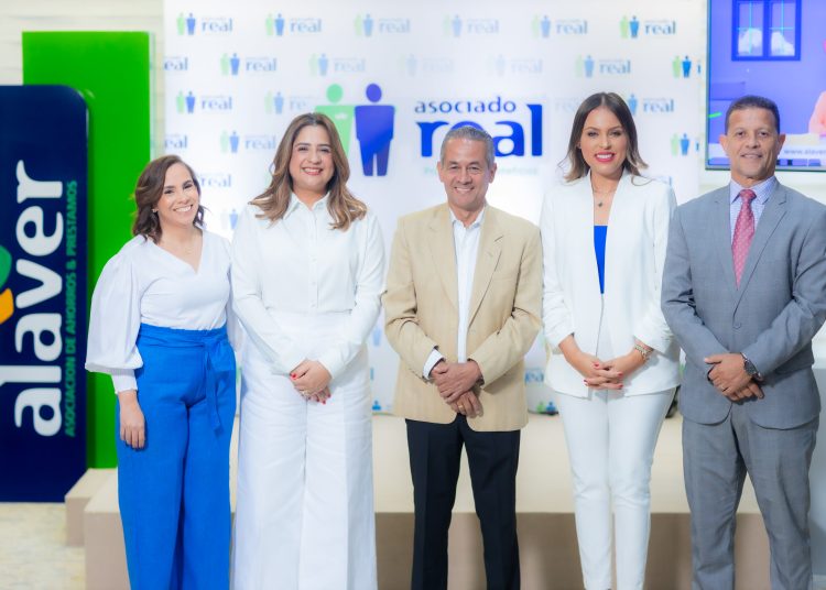 María Irene Sánchez, Irlonca Tavarez, Francisco Deschamps, Yokasta Díaz y Oscar Galán