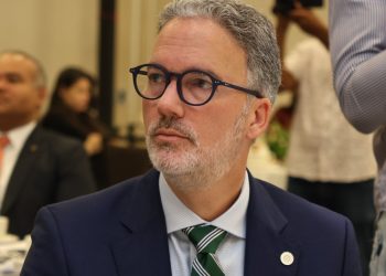 Para evitar solapamientos o conflictos entre sanciones administrativas y penales, Pujols propone la colaboración directa con las autoridades.