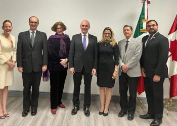 María Leyba, Alfredo Martínez Serrano, Luisa -Chiqui- Vicioso, Frigdiano Durántez, Michelle Cohen, Constantino Macías García y Ángel González.