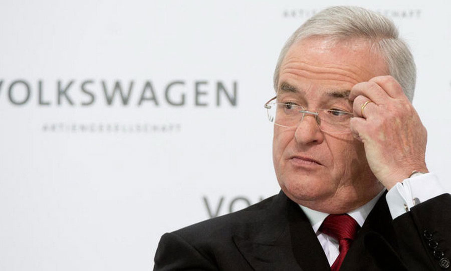 "Volkswagen necesita un nuevo comienzo, también en términos personales. Con mi dimisión dejo el camino libre", dijo Winterkorn.